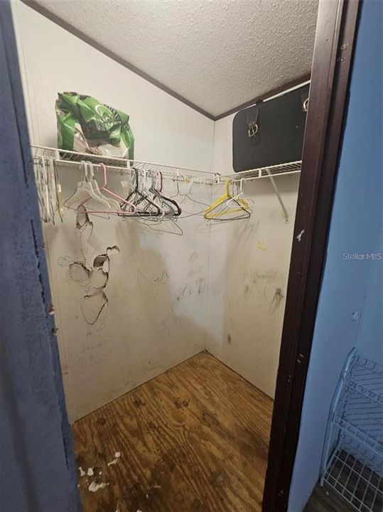 For Sale: $120,000 (3 beds, 2 baths, 1800 Square Feet)