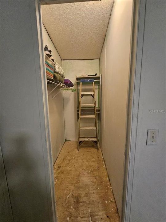 For Sale: $120,000 (3 beds, 2 baths, 1800 Square Feet)