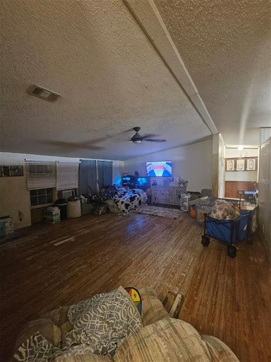 For Sale: $120,000 (3 beds, 2 baths, 1800 Square Feet)