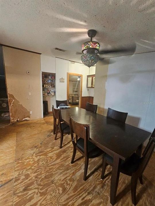 For Sale: $120,000 (3 beds, 2 baths, 1800 Square Feet)