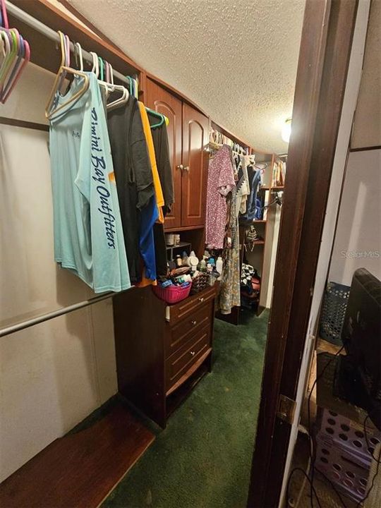 For Sale: $120,000 (3 beds, 2 baths, 1800 Square Feet)