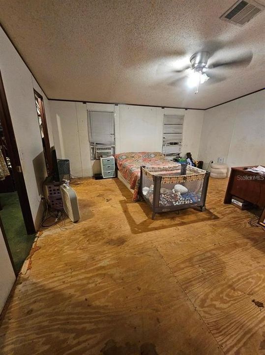 For Sale: $120,000 (3 beds, 2 baths, 1800 Square Feet)