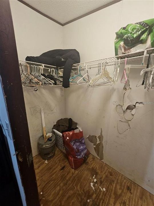 For Sale: $120,000 (3 beds, 2 baths, 1800 Square Feet)