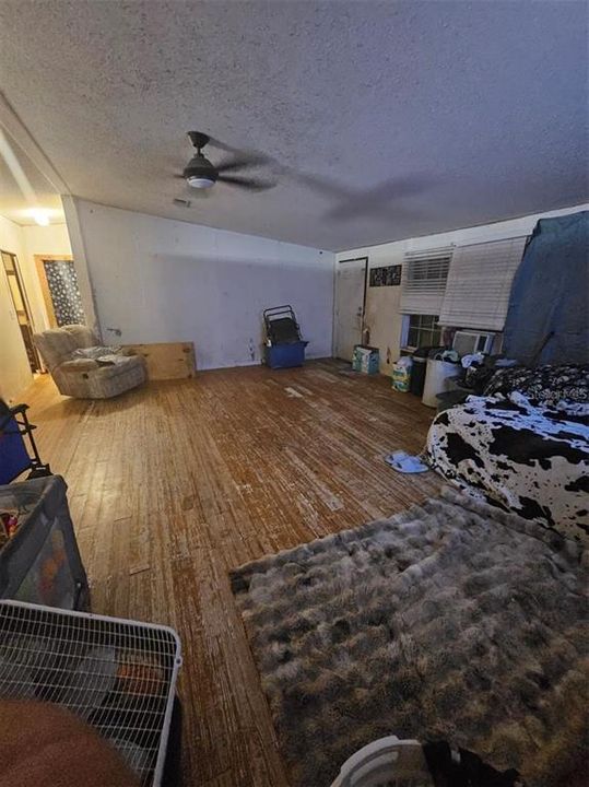 For Sale: $120,000 (3 beds, 2 baths, 1800 Square Feet)