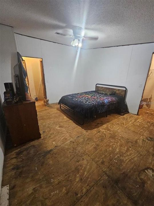 For Sale: $120,000 (3 beds, 2 baths, 1800 Square Feet)