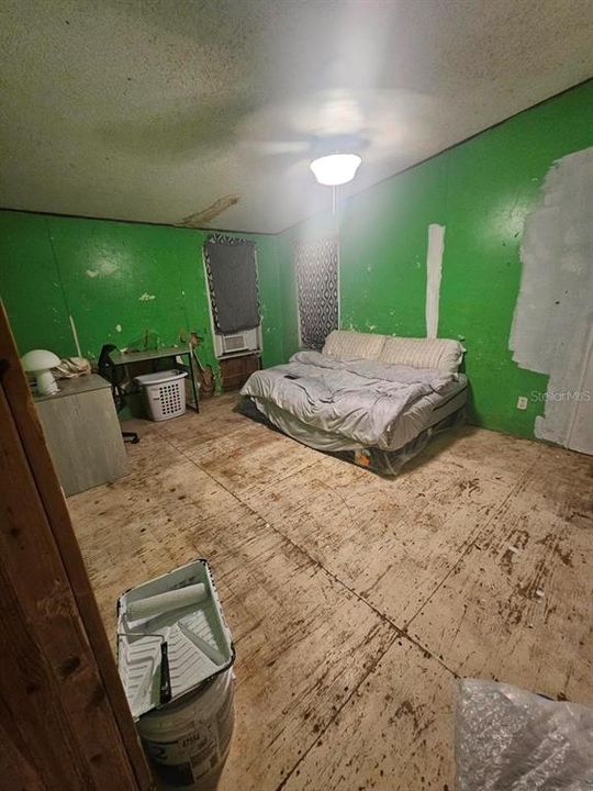 For Sale: $120,000 (3 beds, 2 baths, 1800 Square Feet)