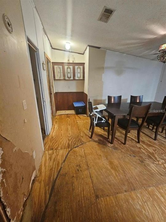 For Sale: $120,000 (3 beds, 2 baths, 1800 Square Feet)