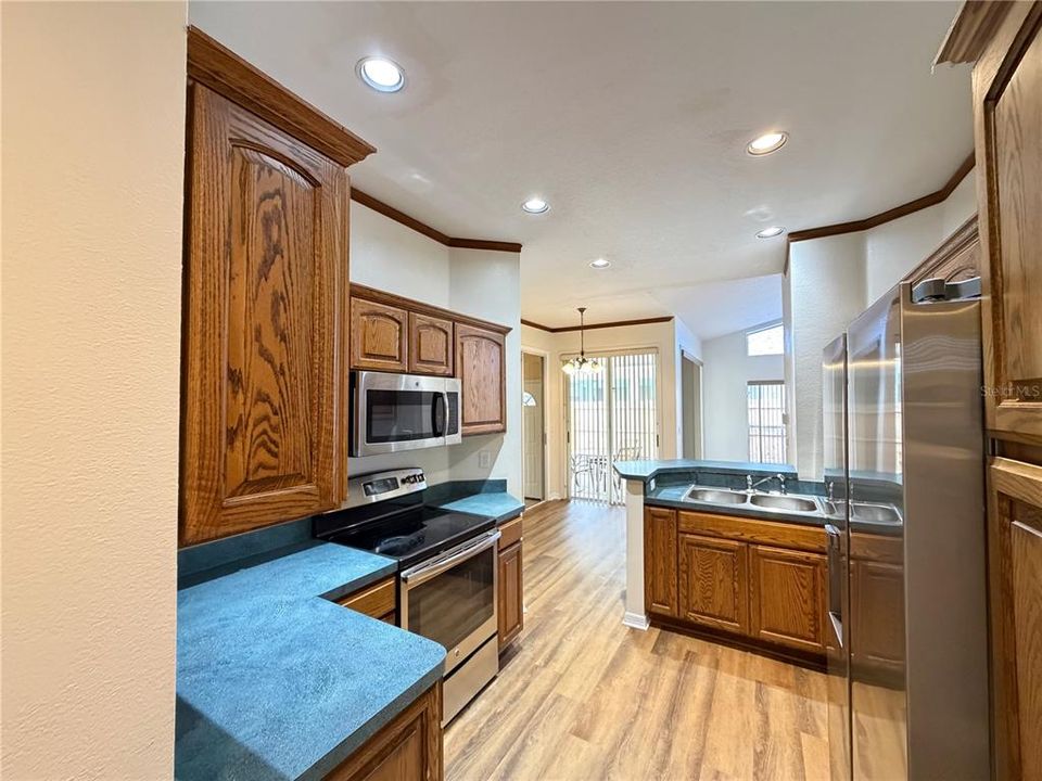 На продажу: $429,000 (4 спален, 2 ванн, 1932 Квадратных фут)