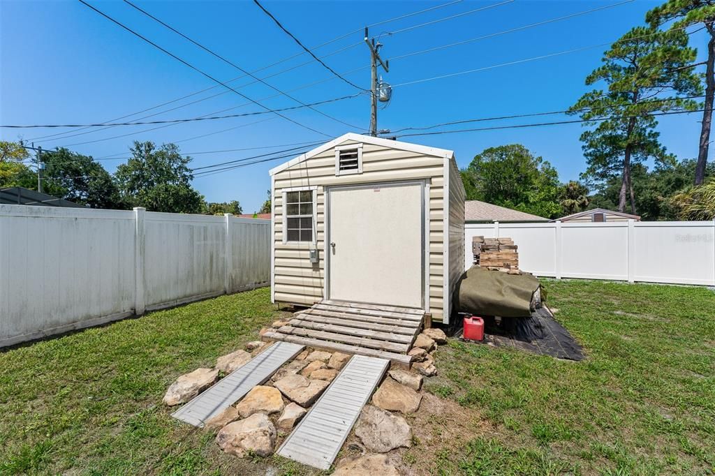 На продажу: $379,000 (4 спален, 2 ванн, 1875 Квадратных фут)