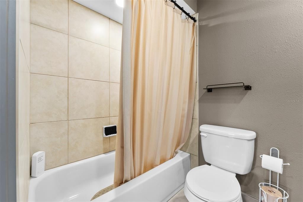 На продажу: $379,000 (4 спален, 2 ванн, 1875 Квадратных фут)