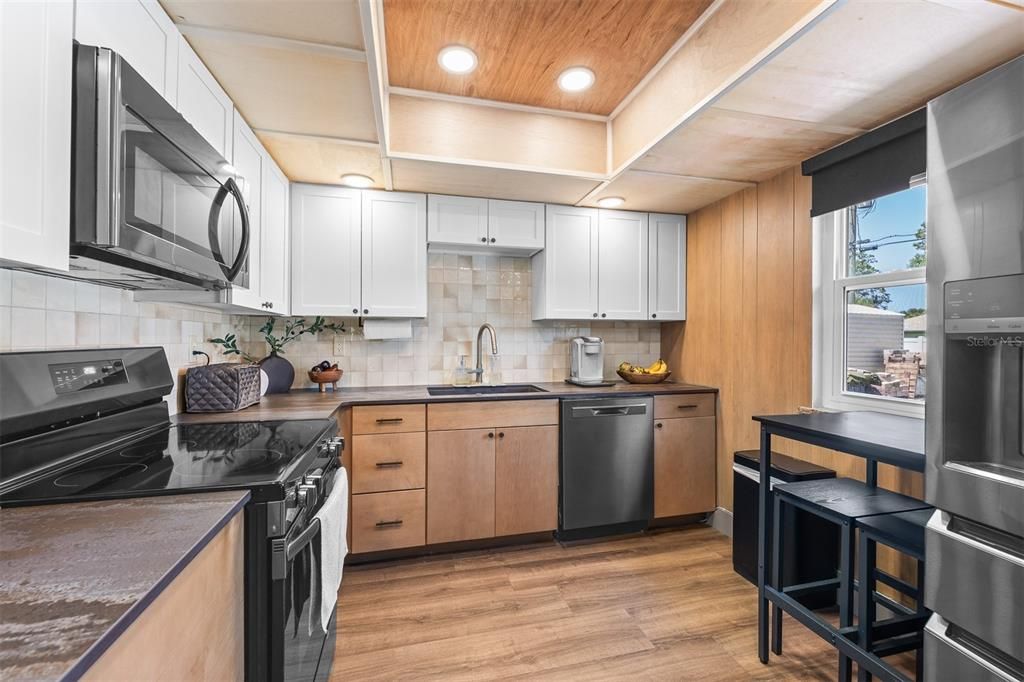 На продажу: $379,000 (4 спален, 2 ванн, 1875 Квадратных фут)