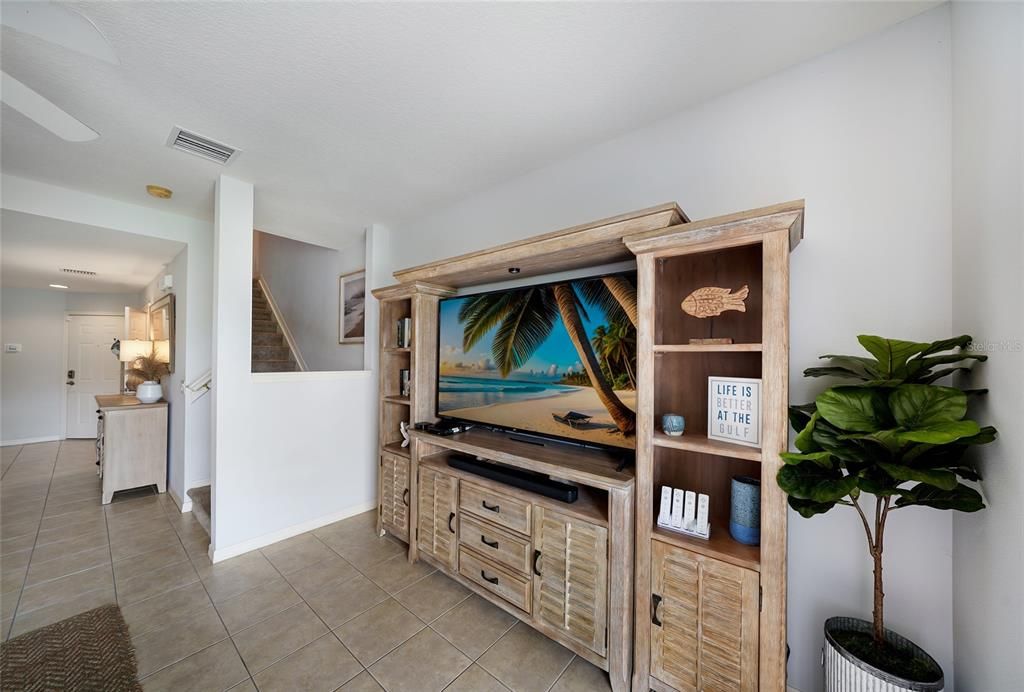 For Sale: $350,000 (3 beds, 2 baths, 1520 Square Feet)