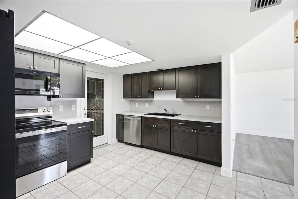 Activo con contrato: $539,000 (2 camas, 2 baños, 1916 Pies cuadrados)