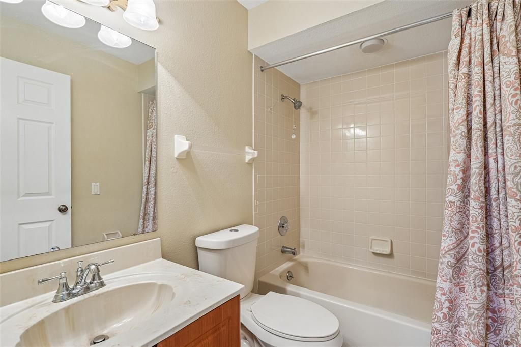 Activo con contrato: $195,000 (2 camas, 2 baños, 1120 Pies cuadrados)