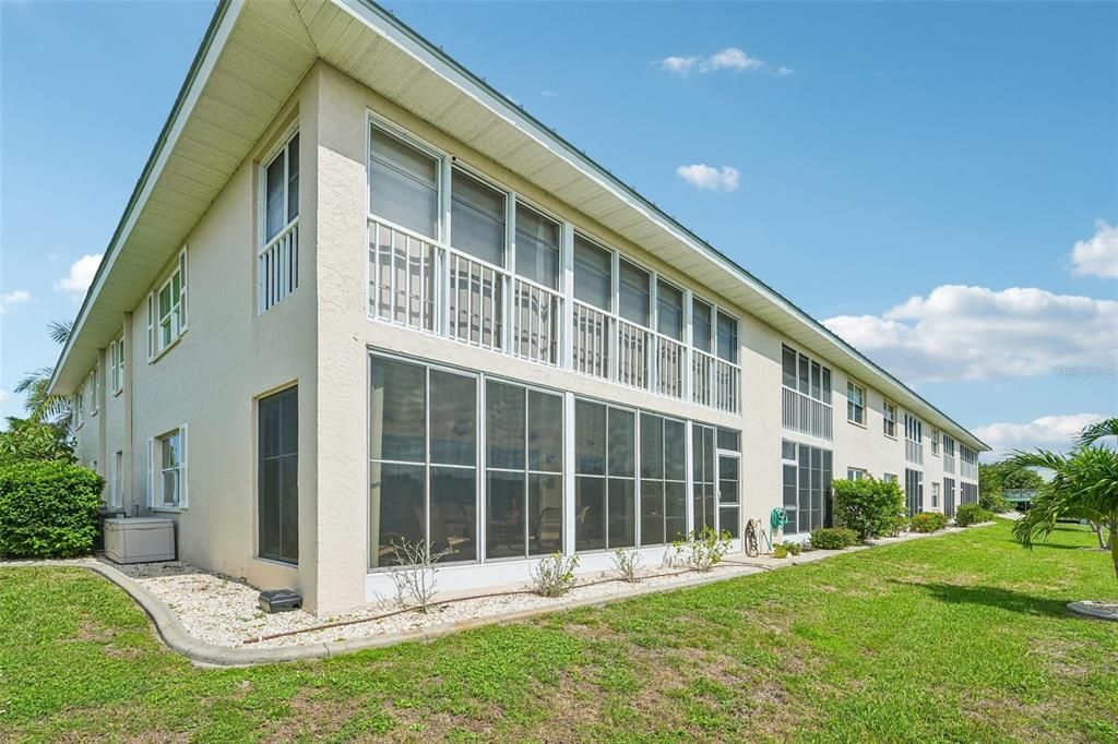 Activo con contrato: $195,000 (2 camas, 2 baños, 1120 Pies cuadrados)