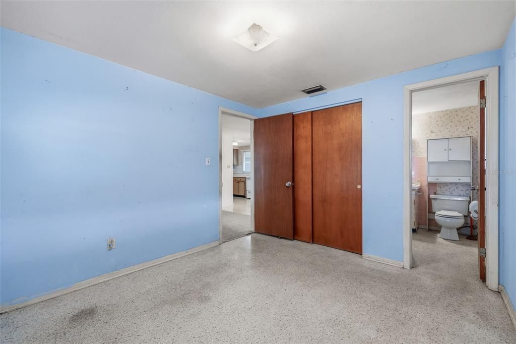 Activo con contrato: $349,900 (3 camas, 2 baños, 1334 Pies cuadrados)
