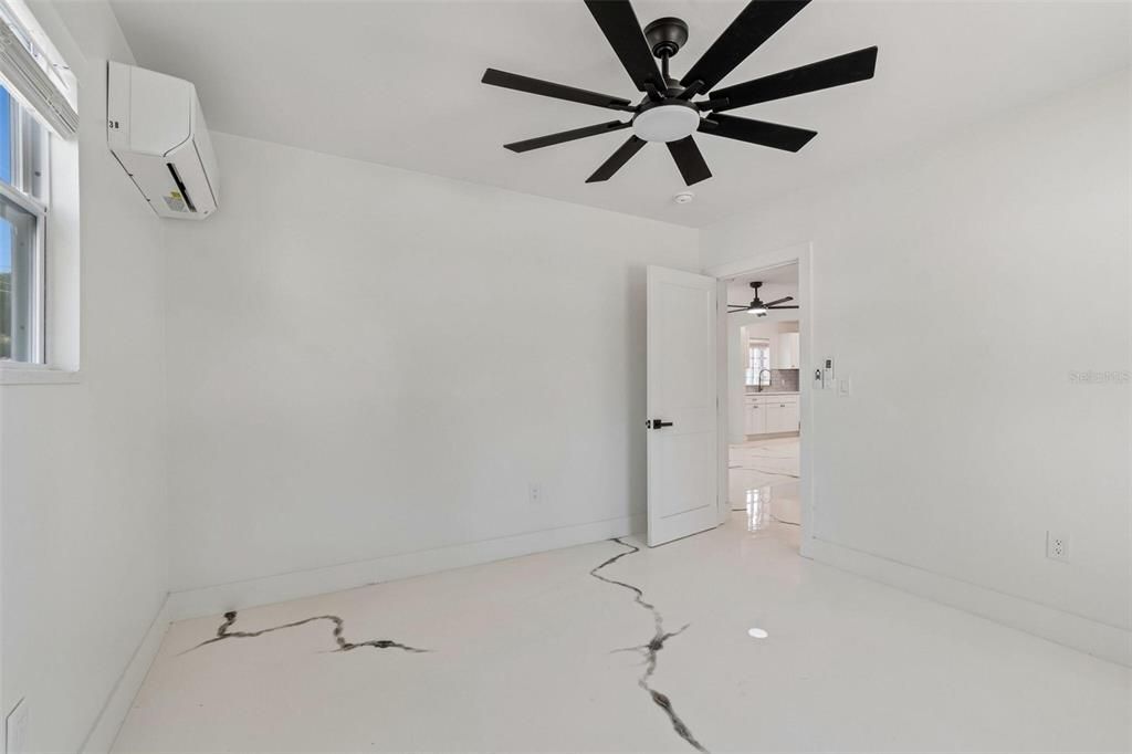 En Venta: $590,000 (4 camas, 3 baños, 2400 Pies cuadrados)