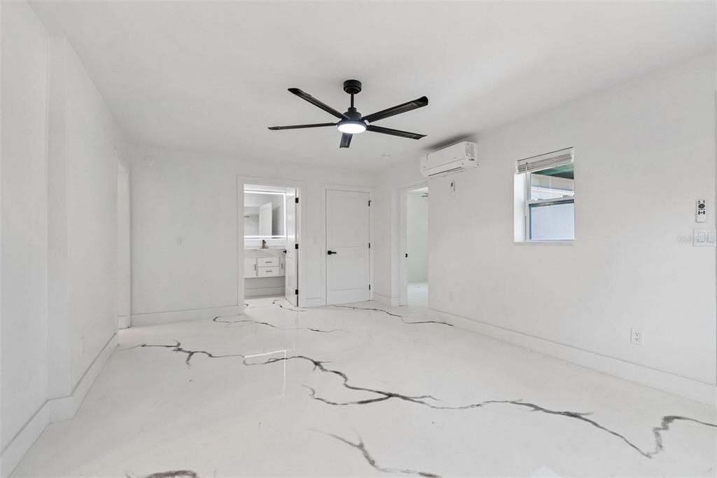 En Venta: $590,000 (4 camas, 3 baños, 2400 Pies cuadrados)