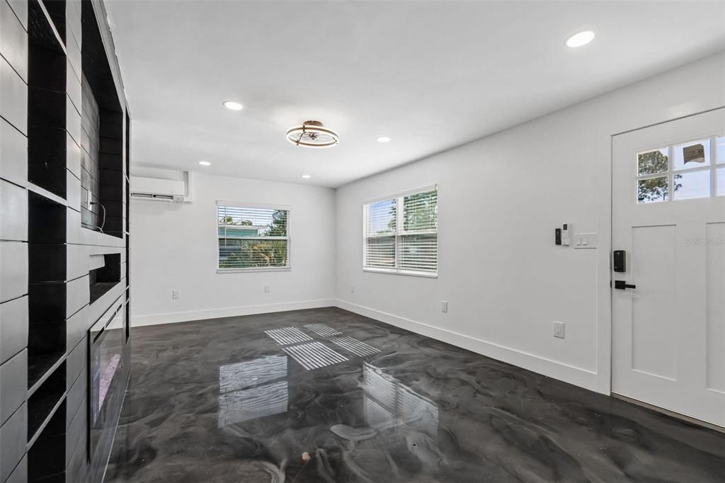En Venta: $590,000 (4 camas, 3 baños, 2400 Pies cuadrados)