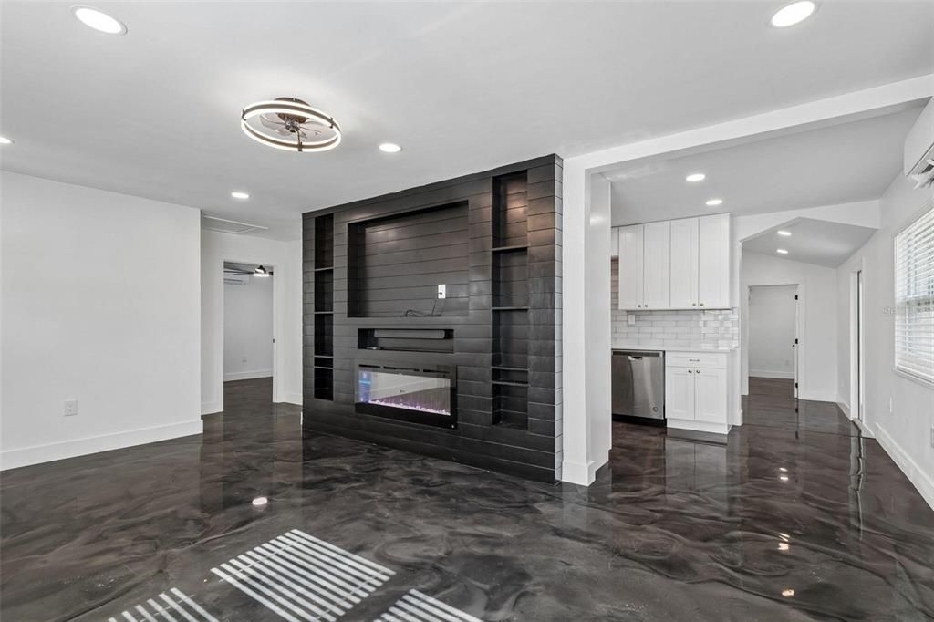 En Venta: $590,000 (4 camas, 3 baños, 2400 Pies cuadrados)