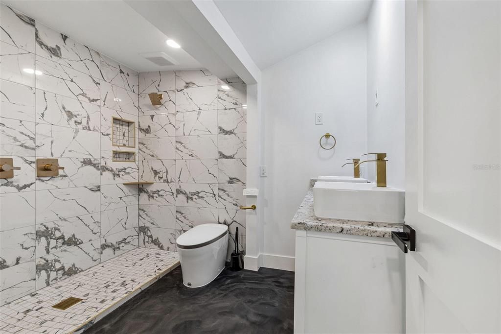 En Venta: $590,000 (4 camas, 3 baños, 2400 Pies cuadrados)