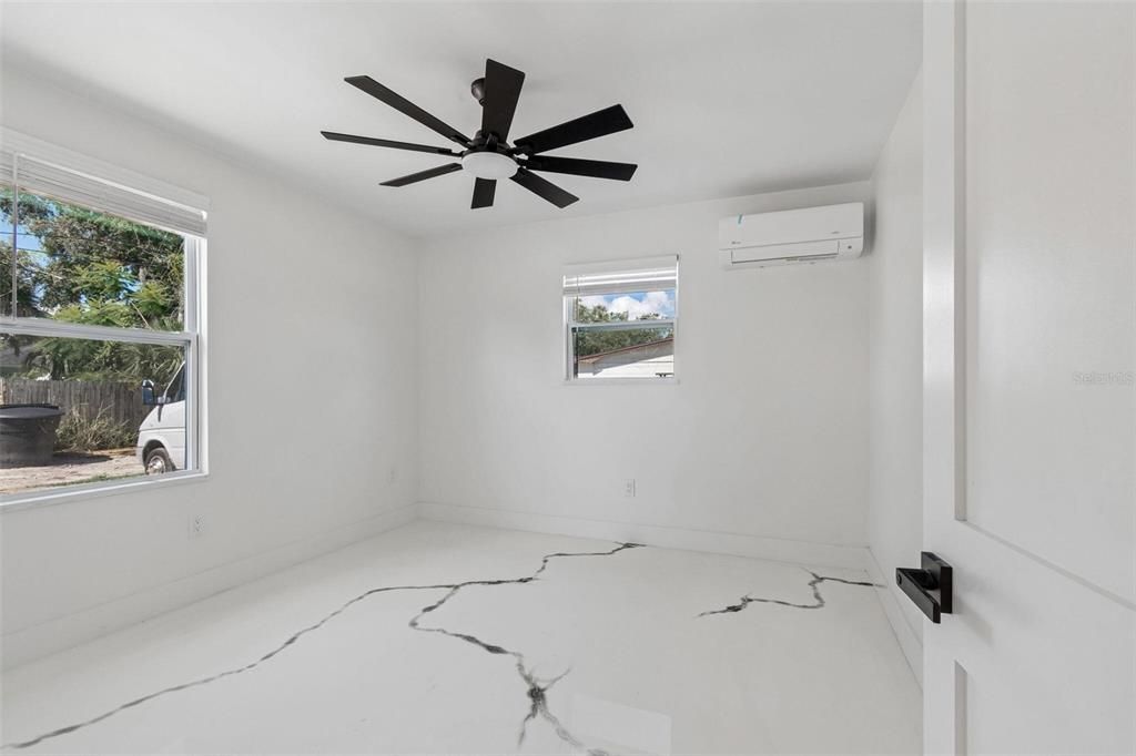 En Venta: $590,000 (4 camas, 3 baños, 2400 Pies cuadrados)