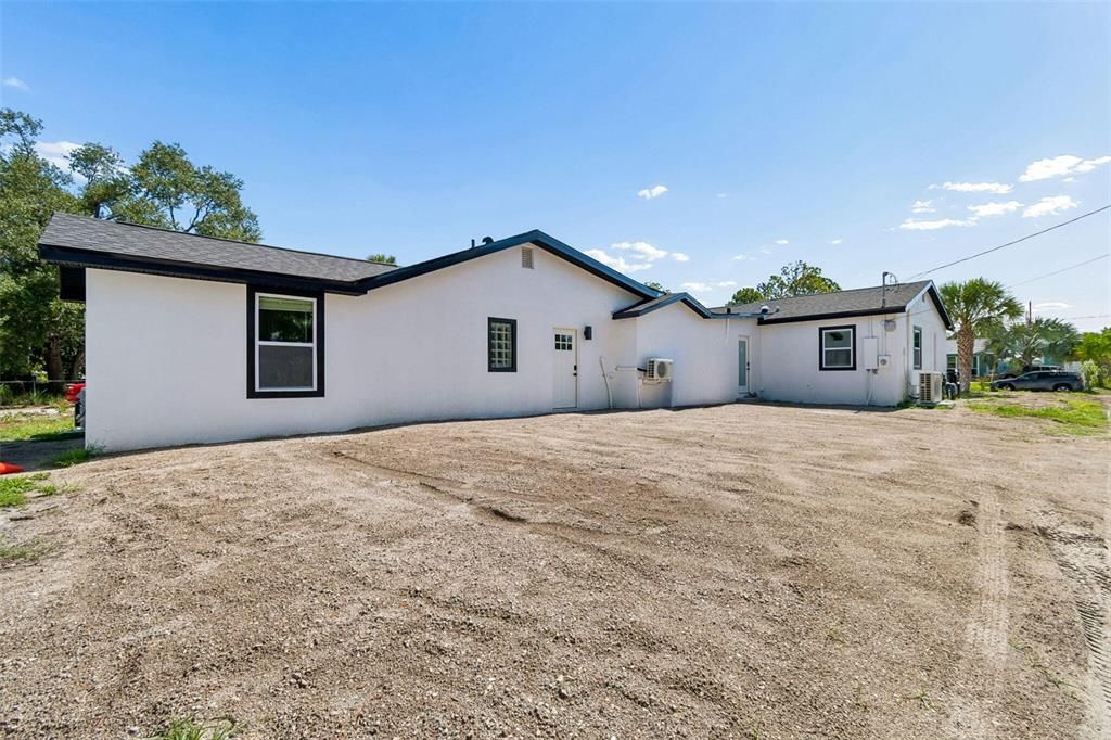 En Venta: $590,000 (4 camas, 3 baños, 2400 Pies cuadrados)