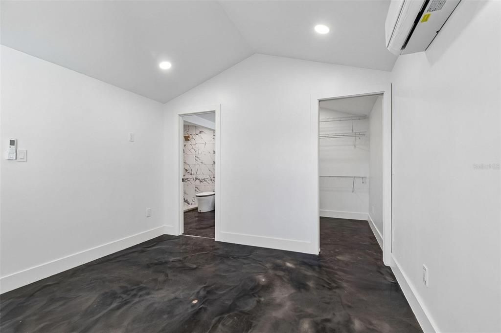 En Venta: $590,000 (4 camas, 3 baños, 2400 Pies cuadrados)