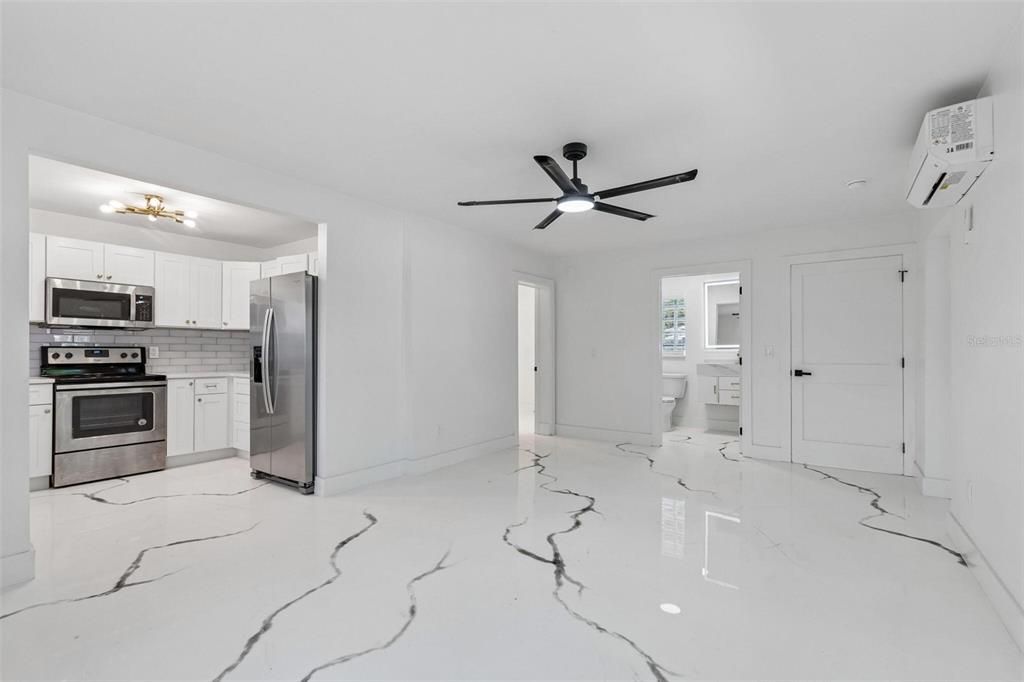 En Venta: $590,000 (4 camas, 3 baños, 2400 Pies cuadrados)