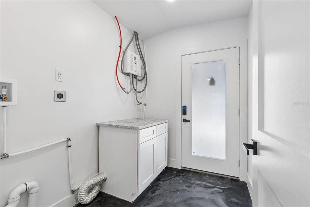 En Venta: $590,000 (4 camas, 3 baños, 2400 Pies cuadrados)