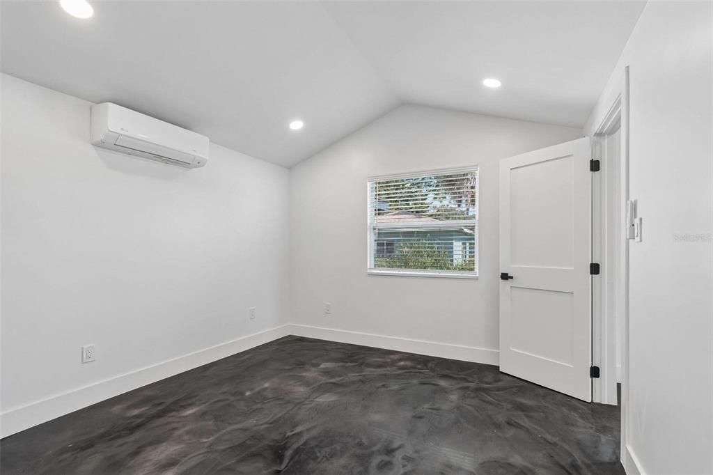 En Venta: $590,000 (4 camas, 3 baños, 2400 Pies cuadrados)