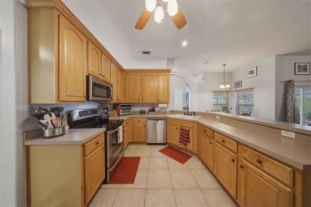 En Venta: $539,000 (4 camas, 2 baños, 2246 Pies cuadrados)