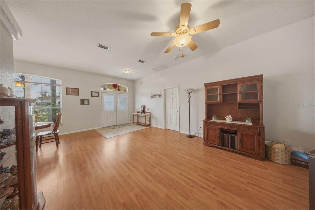 En Venta: $539,000 (4 camas, 2 baños, 2246 Pies cuadrados)