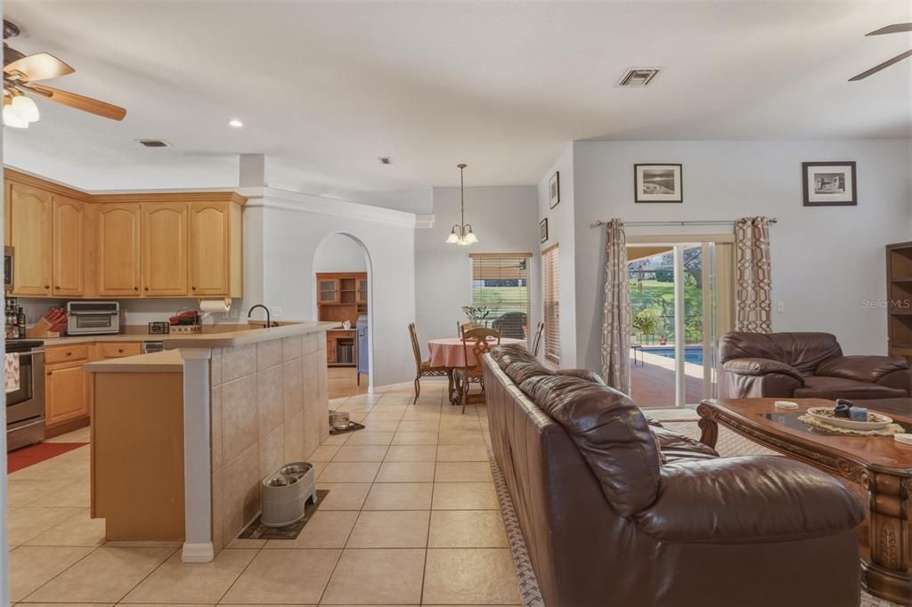 En Venta: $539,000 (4 camas, 2 baños, 2246 Pies cuadrados)