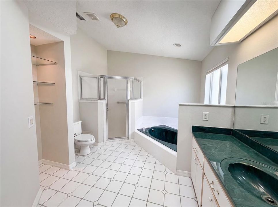 For Sale: $328,000 (3 beds, 2 baths, 2886 Square Feet)