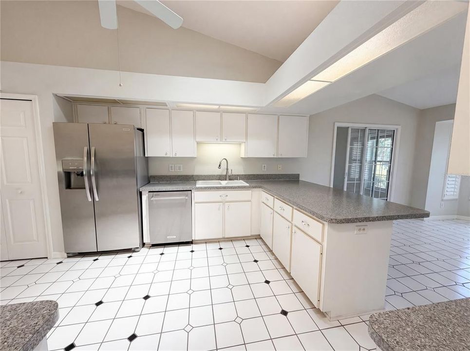 For Sale: $328,000 (3 beds, 2 baths, 2886 Square Feet)