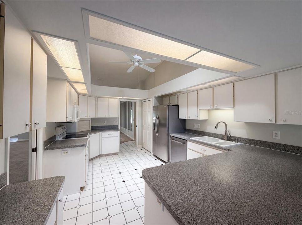 For Sale: $328,000 (3 beds, 2 baths, 2886 Square Feet)
