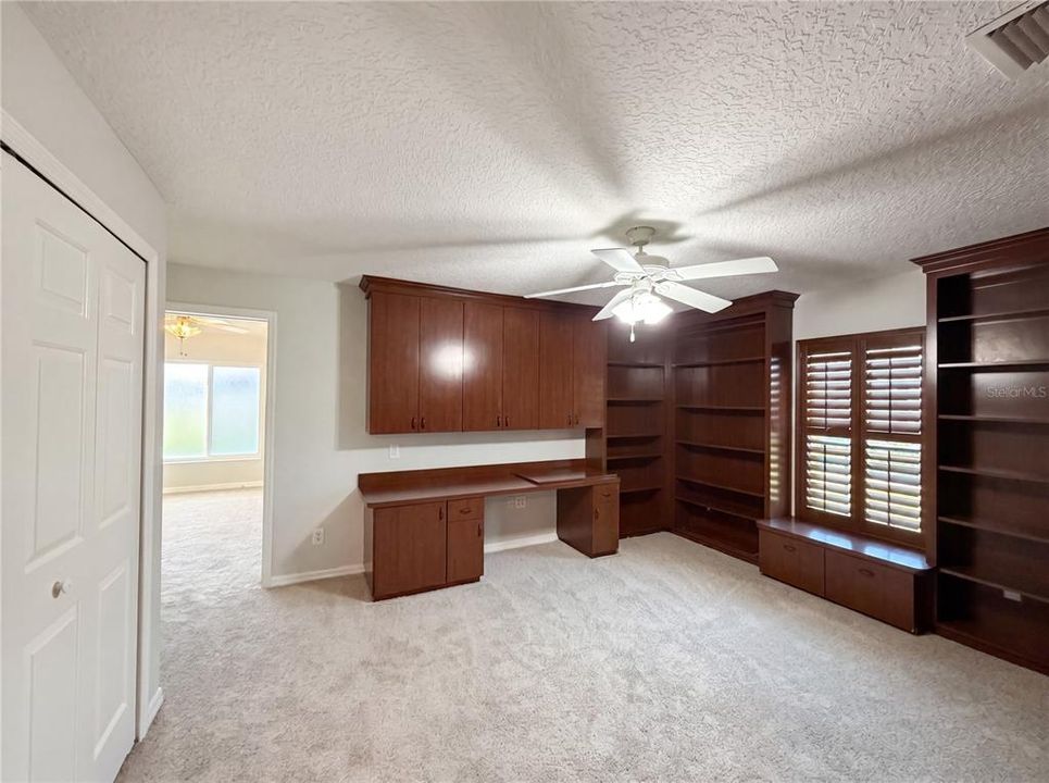 For Sale: $328,000 (3 beds, 2 baths, 2886 Square Feet)