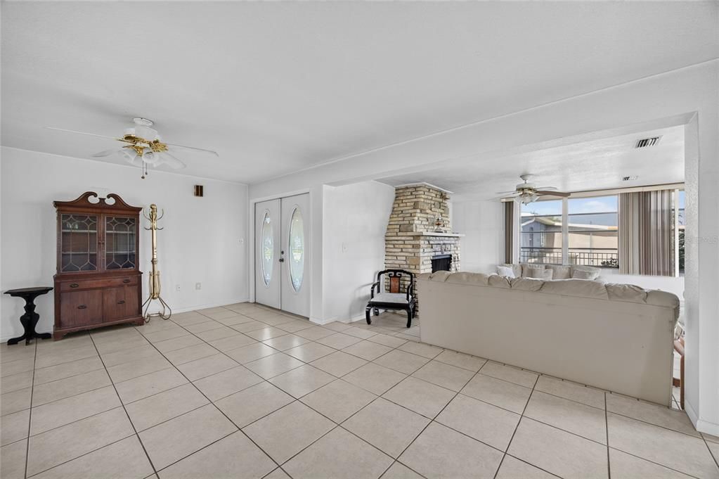 На продажу: $285,000 (3 спален, 2 ванн, 1804 Квадратных фут)