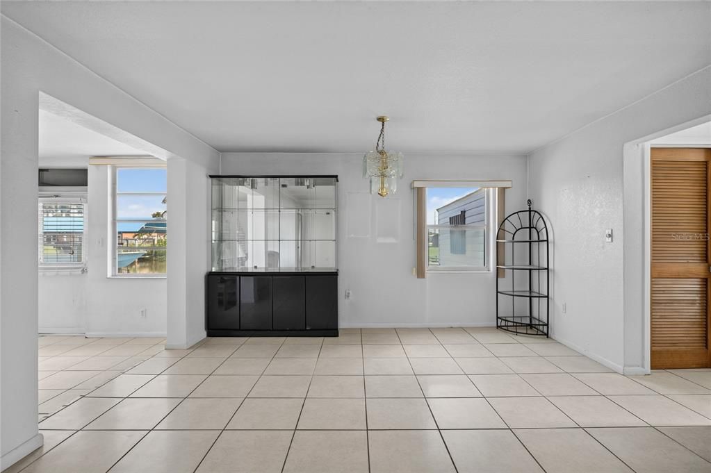 На продажу: $285,000 (3 спален, 2 ванн, 1804 Квадратных фут)