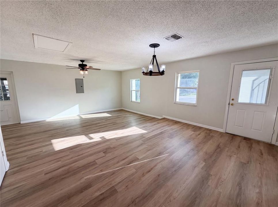 For Sale: $244,000 (3 beds, 1 baths, 1326 Square Feet)