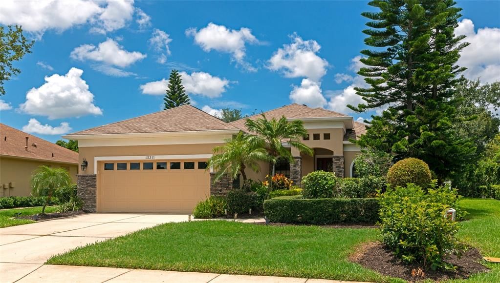 En Venta: $639,900 (4 camas, 3 baños, 2229 Pies cuadrados)