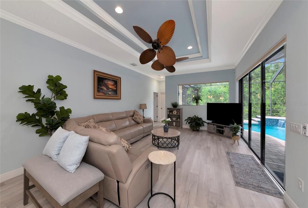 En Venta: $639,900 (4 camas, 3 baños, 2229 Pies cuadrados)