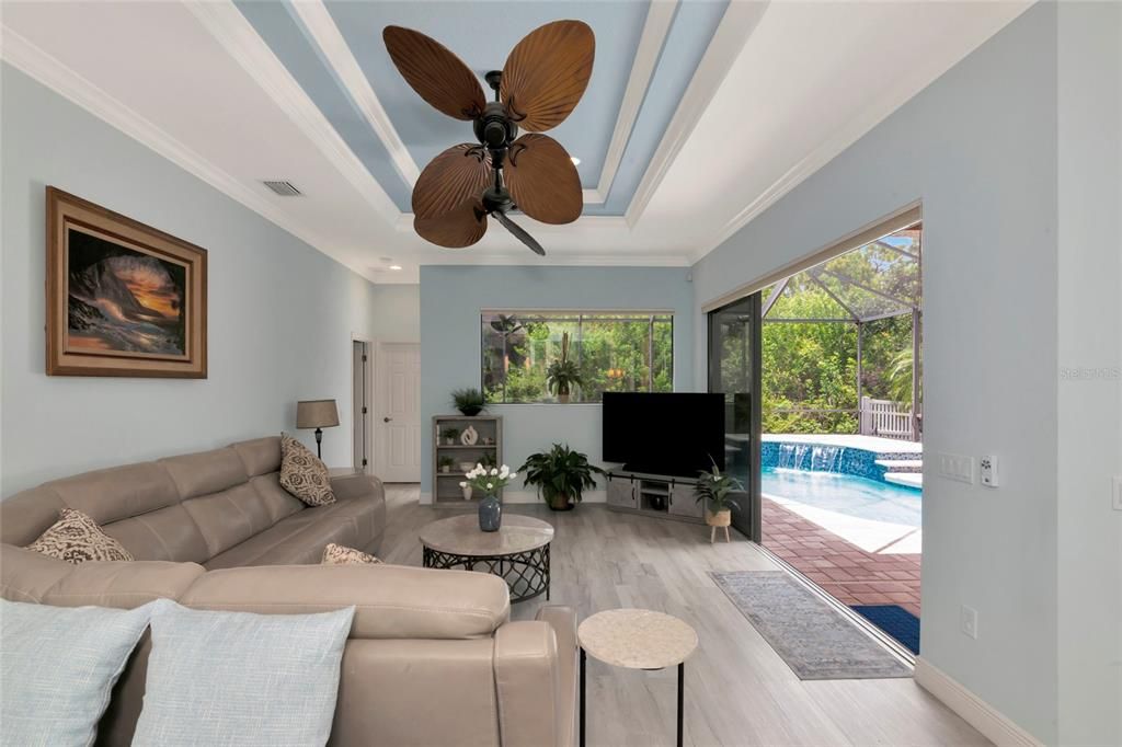 En Venta: $639,900 (4 camas, 3 baños, 2229 Pies cuadrados)