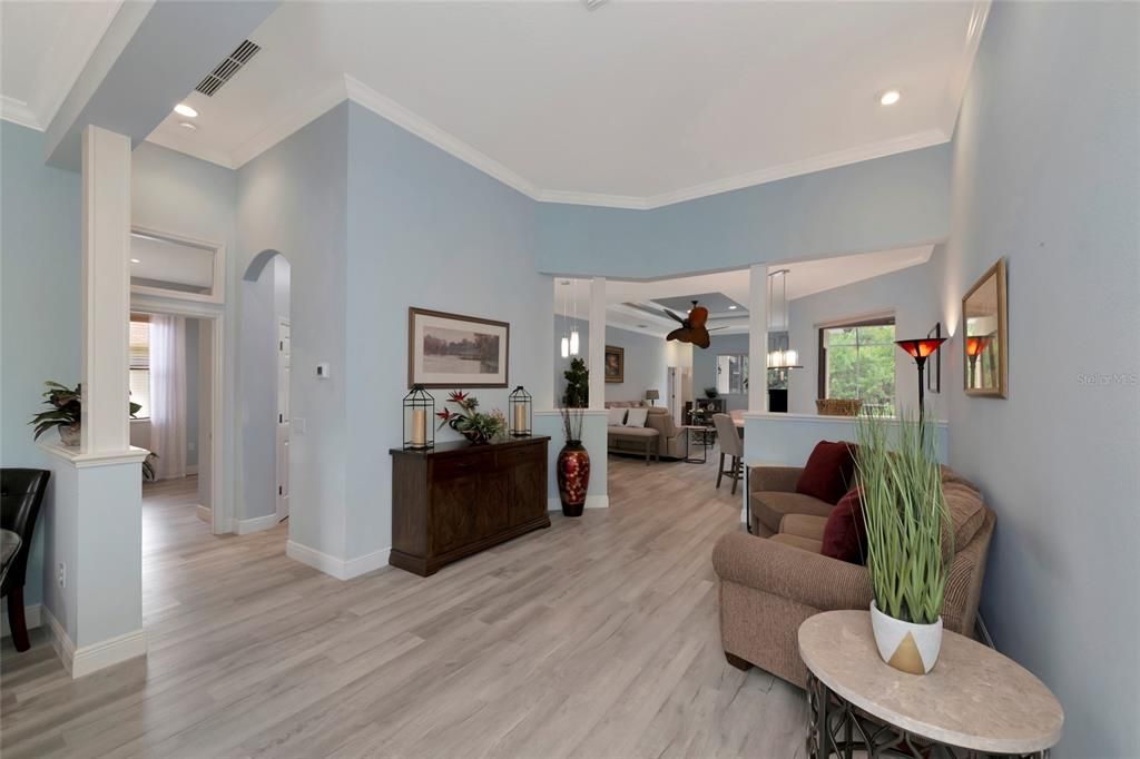 En Venta: $639,900 (4 camas, 3 baños, 2229 Pies cuadrados)
