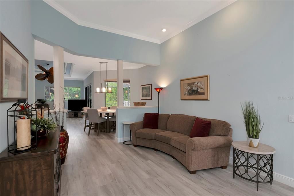 En Venta: $639,900 (4 camas, 3 baños, 2229 Pies cuadrados)