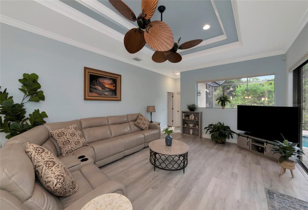 En Venta: $639,900 (4 camas, 3 baños, 2229 Pies cuadrados)