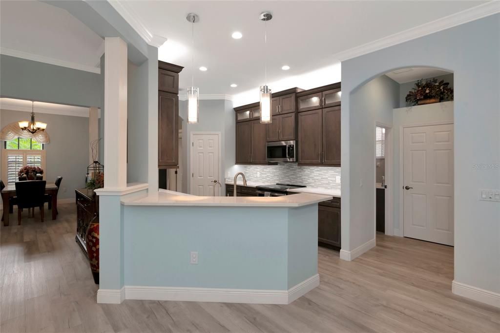 En Venta: $639,900 (4 camas, 3 baños, 2229 Pies cuadrados)