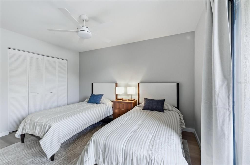 For Sale: $299,000 (2 beds, 2 baths, 1325 Square Feet)