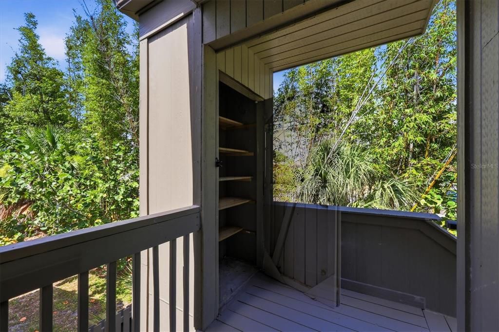For Sale: $299,000 (2 beds, 2 baths, 1325 Square Feet)